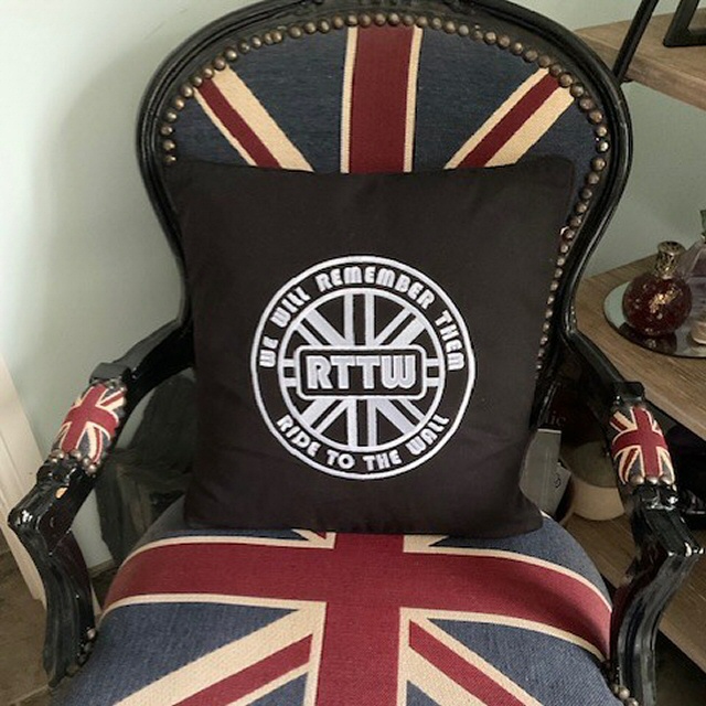 <span class=red>NEW</span> Black Cushion Cover